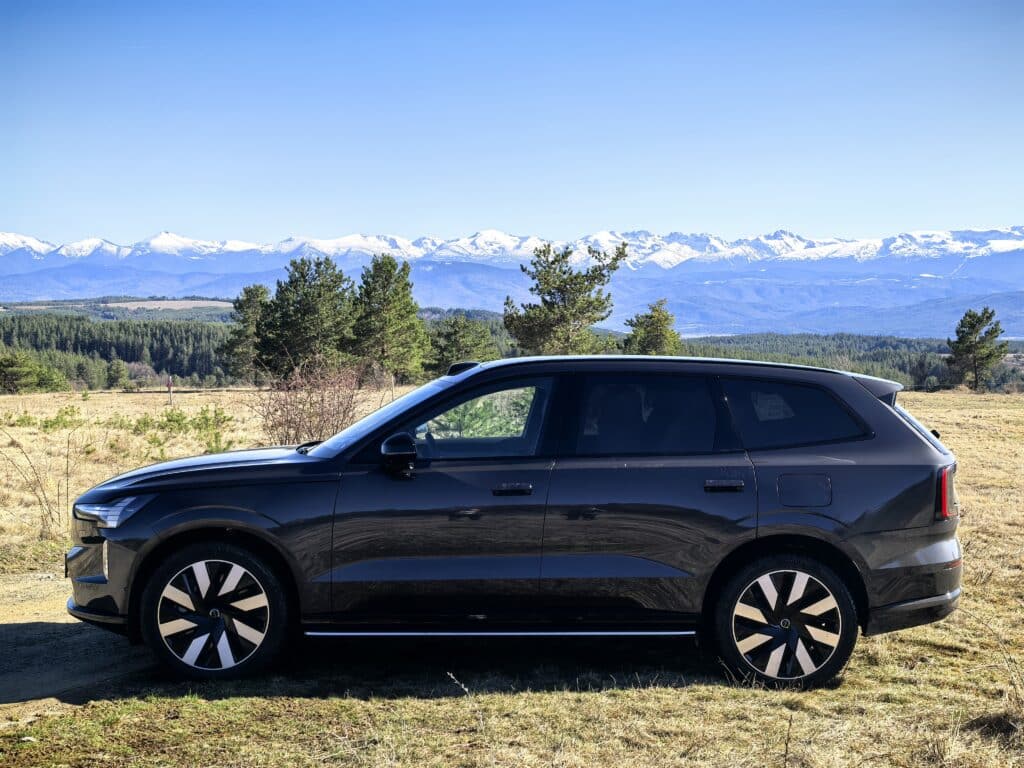 Volvo EX90: Мозъкът на NVIDIA, душата на Скандинавия