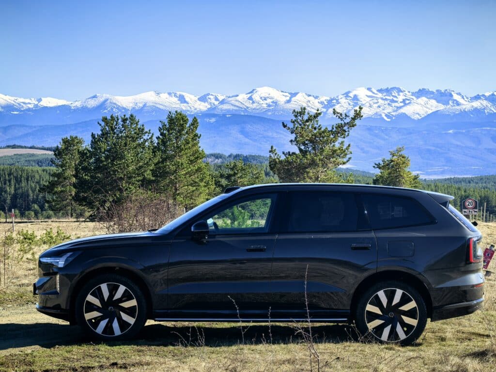 Volvo EX90: Мозъкът на NVIDIA, душата на Скандинавия