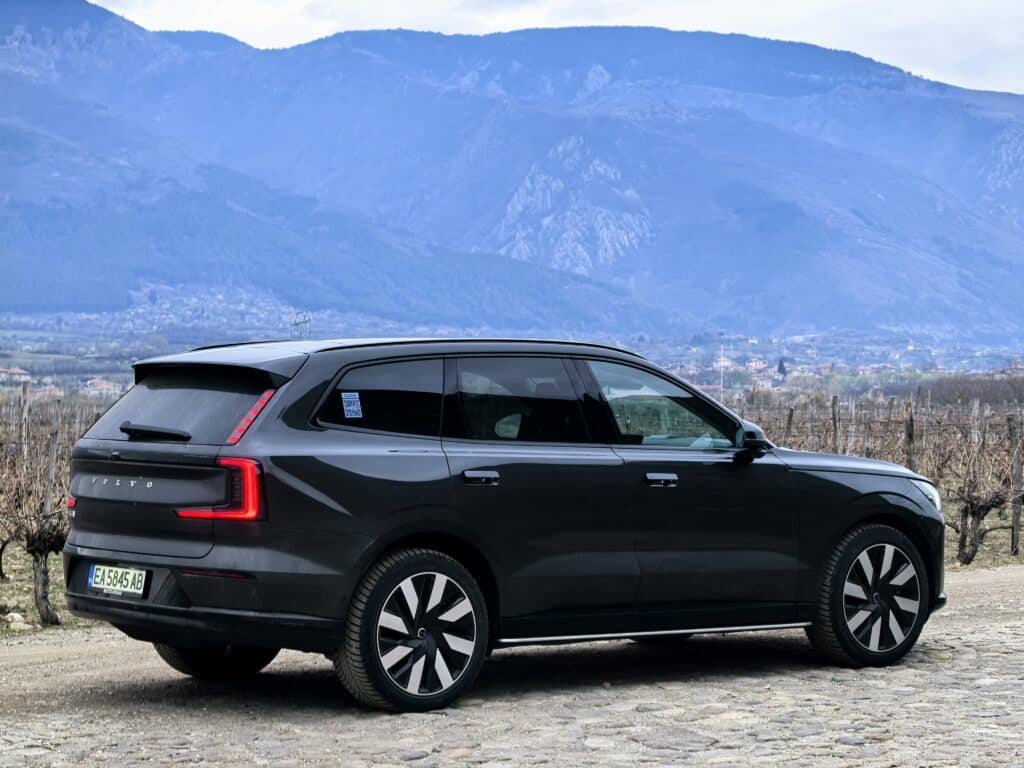 Volvo EX90: Мозъкът на NVIDIA, душата на Скандинавия