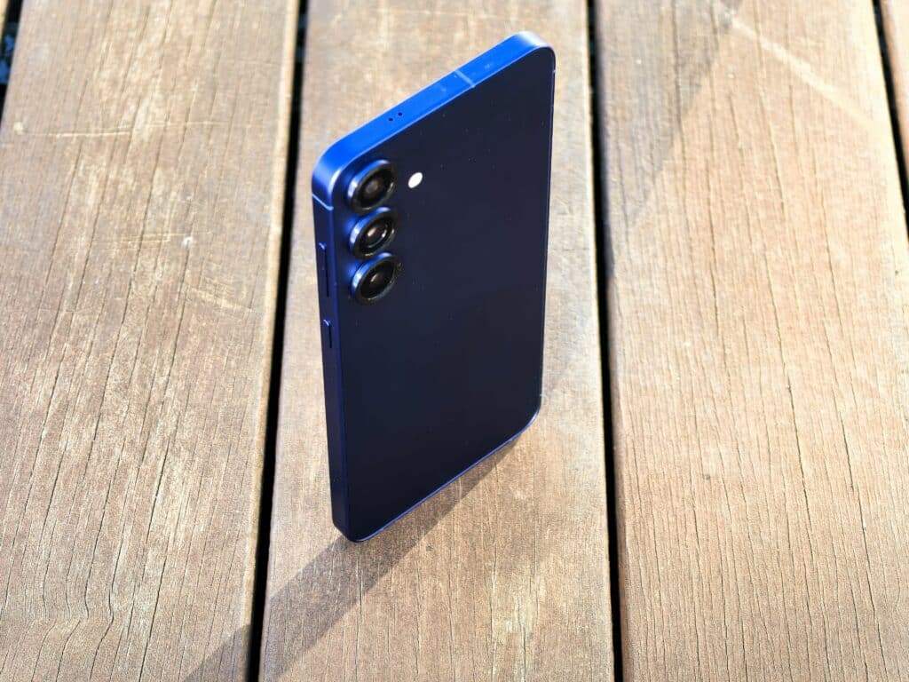 Samsung Galaxy S25 Plus – телефонът, който не те кара да избираш между цена и мощ