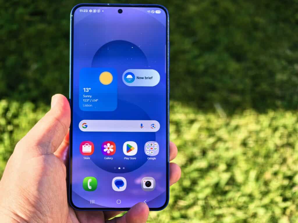 Samsung Galaxy S25 Plus – телефонът, който не те кара да избираш между цена и мощ