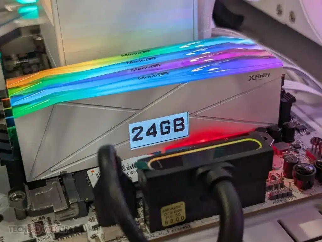 V-Color показа DDR5 модули с LCD екрани