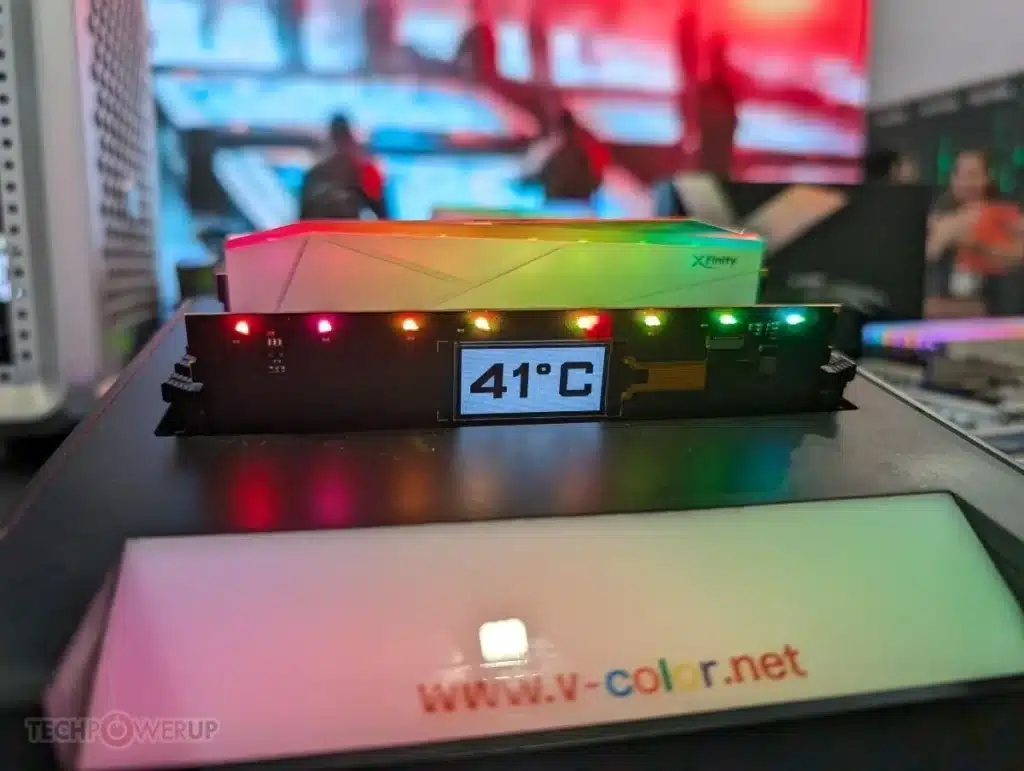V-Color показа DDR5 модули с LCD екрани