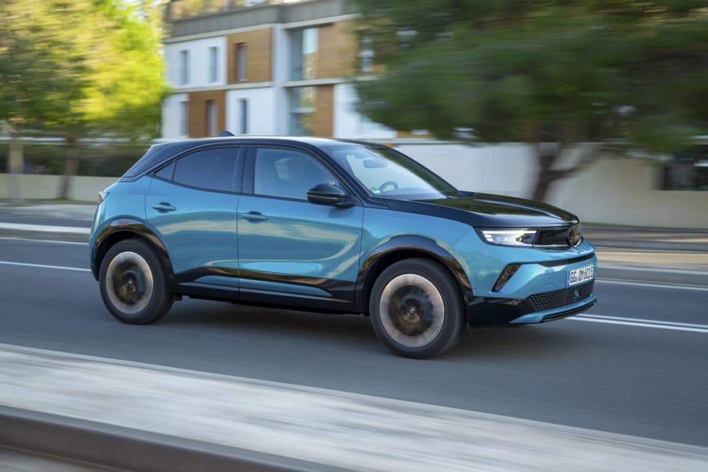 Абсолютен магнит за погледите: Новият Opel Mokka блести в нови цветове