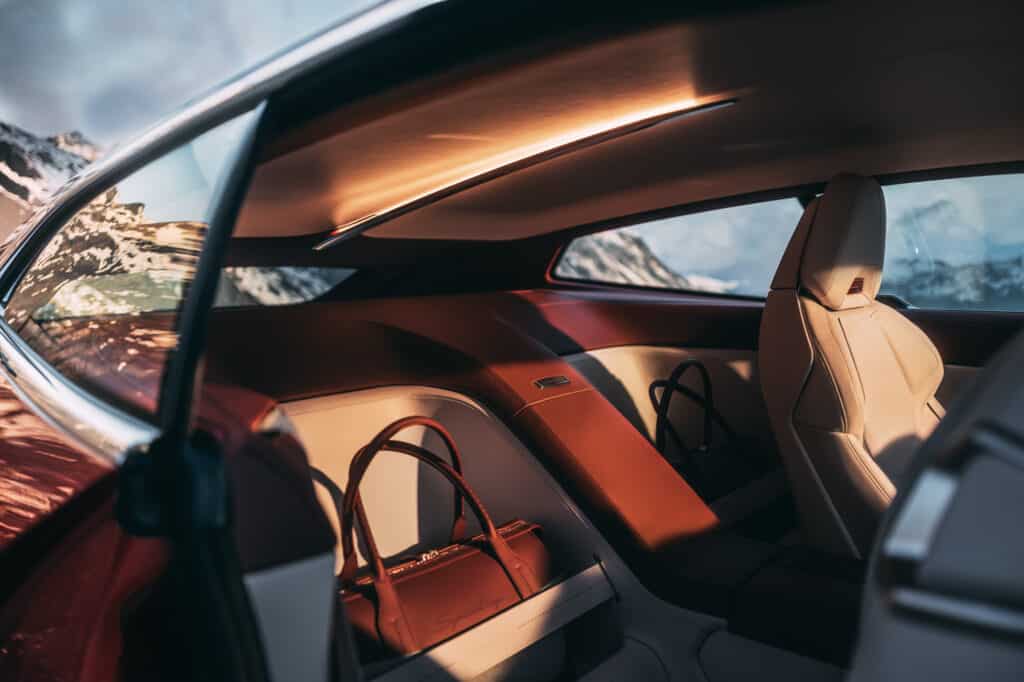 И тази година BMW представя ексклузивен прототип за малка серия на езерото Комо: BMW Concept Speedtop