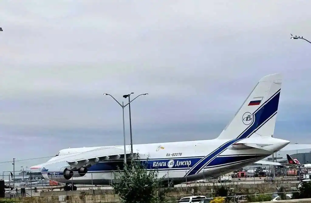Канада ще конфискува самолет Ан-124, собственост на руската авиокомпания „Волга-Днепър“