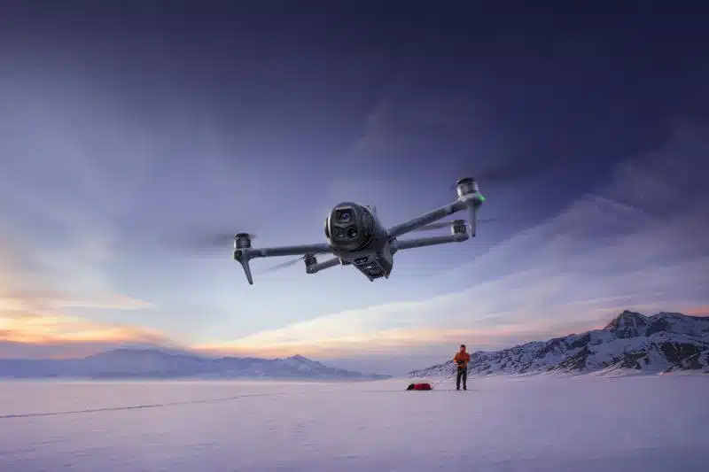 DJI представи своя най-добър потребителски дрон Mavic 4 Pro, с тройна камера и цена от €2099