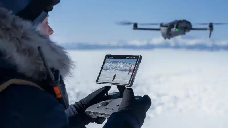 DJI представи своя най-добър потребителски дрон Mavic 4 Pro, с тройна камера и цена от €2099