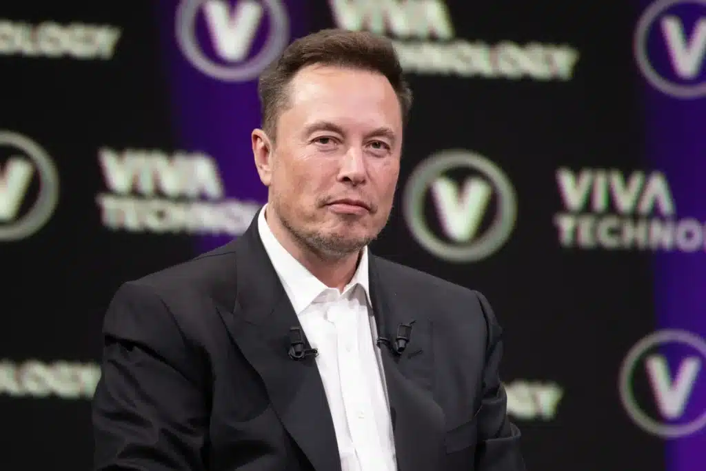 След рекордния срив акциите на Tesla поскъпват: Намек за помирение между Мъск и Тръмп?