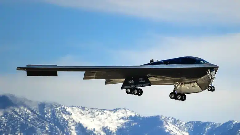 Защо военният бомбардировач B-2 Spirit Stealth струва около 2 милиарда долара