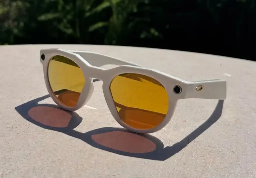 Meta и Oakley представиха умни очила за спортисти