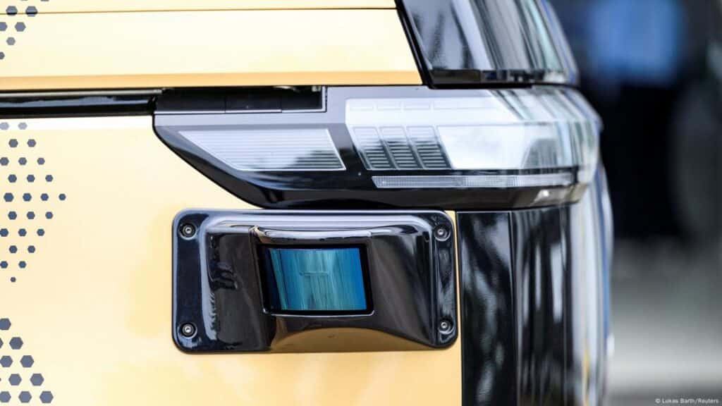 Автономно шофиране: Volkswagen срещу Tesla