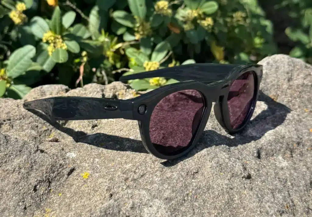 Meta и Oakley представиха умни очила за спортисти