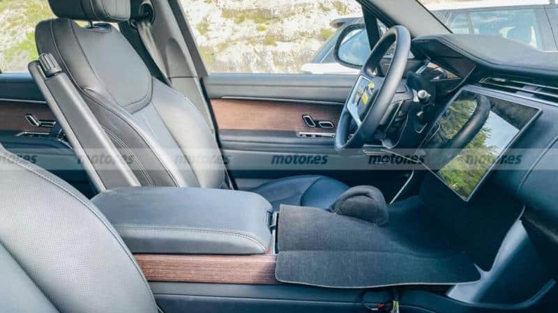 Интериорът на новия Land Rover Range Rover 2026 бе показан за първи път