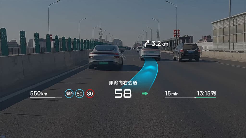 Huawei и XPeng представиха гигантски 87-инчов проекционен дисплей за автомобили