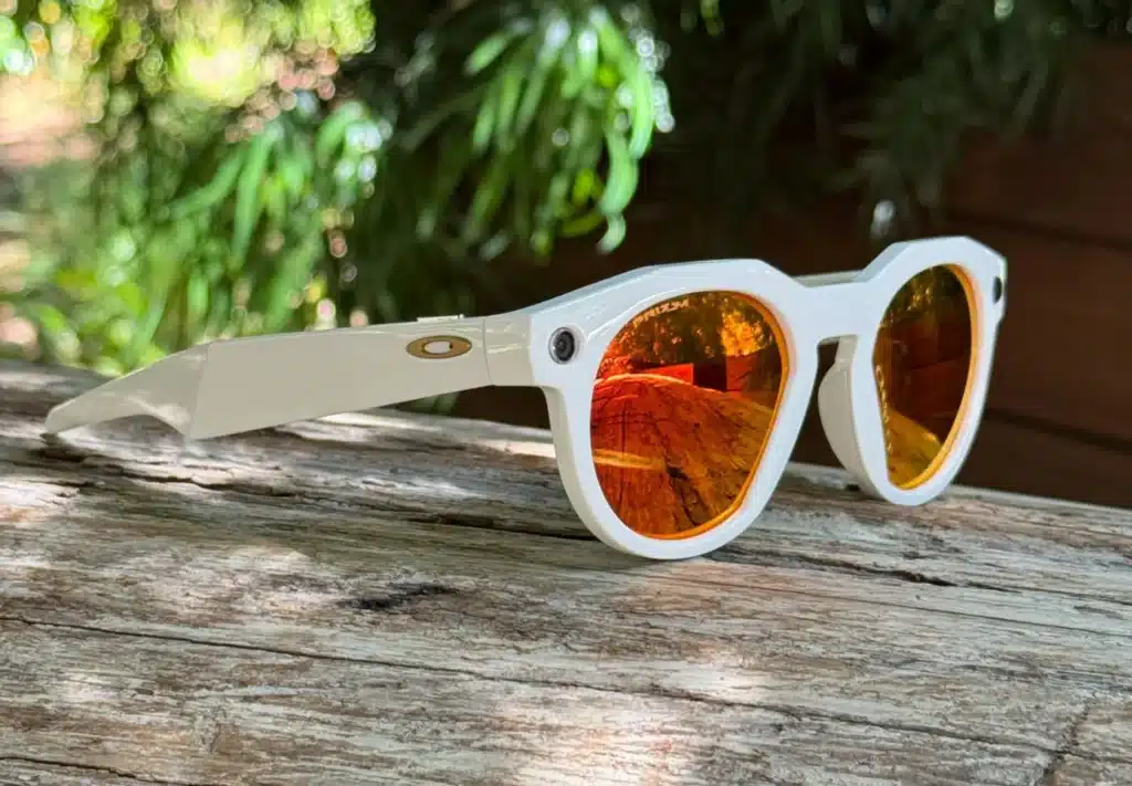Meta и Oakley представиха умни очила за спортисти