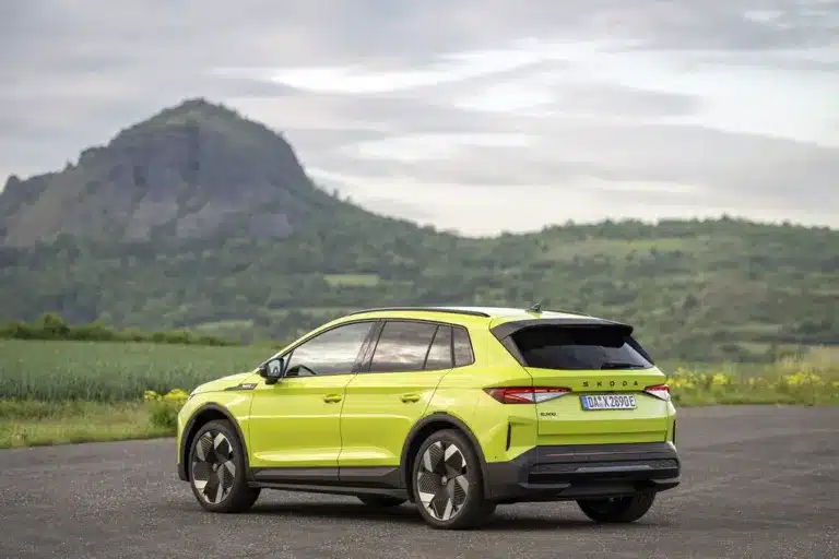 Изцяло новият Elroq RS: най-спортната версия на електрическия компактен SUV на Škoda