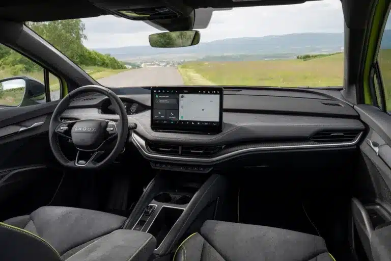 Изцяло новият Elroq RS: най-спортната версия на електрическия компактен SUV на Škoda