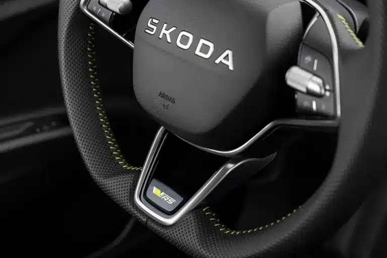 Изцяло новият Elroq RS: най-спортната версия на електрическия компактен SUV на Škoda