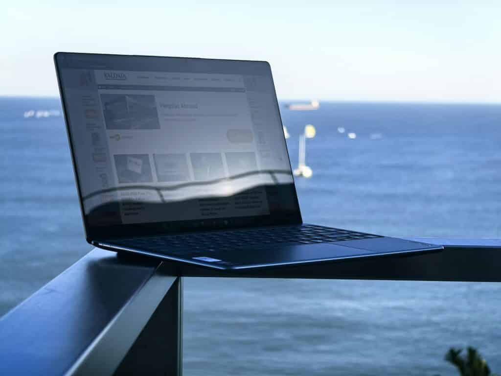 Lenovo Yoga Slim 9 14ILL10: Най-елегантният начин да си продуктивен