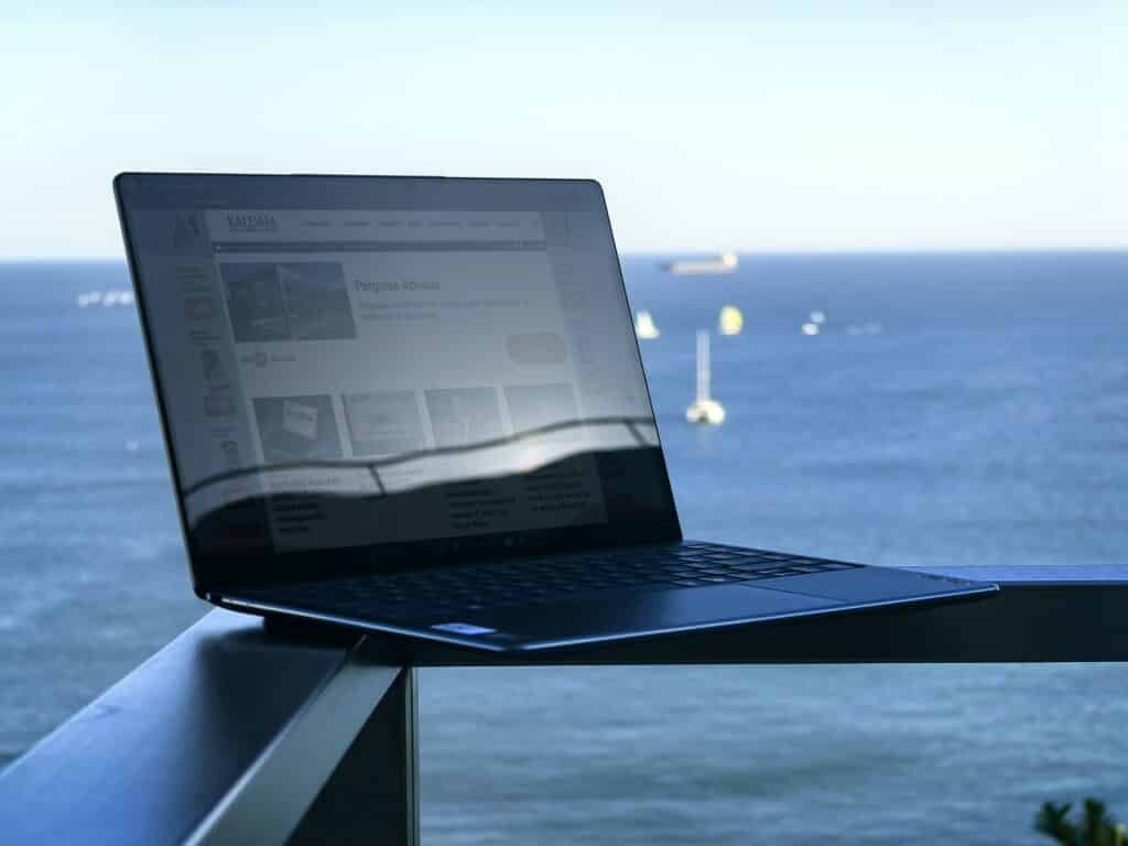 Lenovo Yoga Slim 9 14ILL10: Най-елегантният начин да си продуктивен