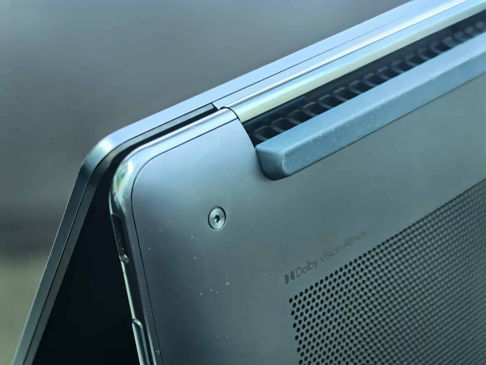 Lenovo Yoga Slim 9 14ILL10: Най-елегантният начин да си продуктивен