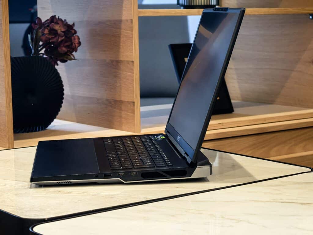 Titan, но не митология – MSI Titan 18 HX AI е реален и разрушава граници