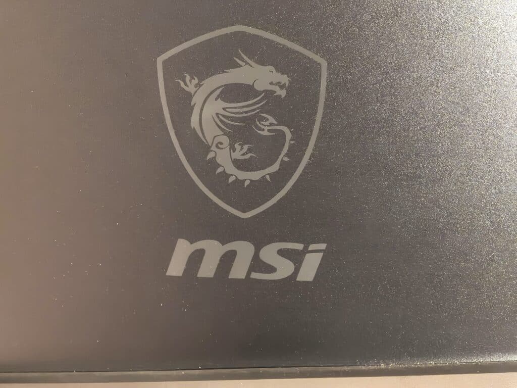 MSI MAG 321CUPDF: Геймърският портал към два свята – 4K реализъм и 320Hz скорост