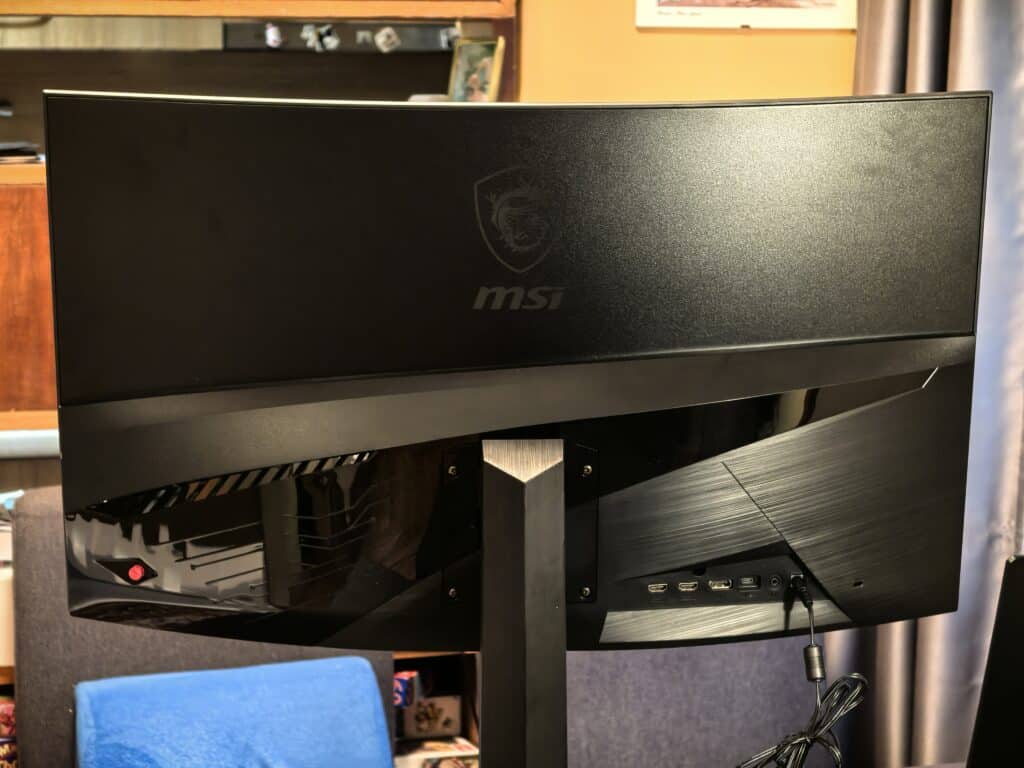 MSI MAG 321CUPDF: Геймърският портал към два свята – 4K реализъм и 320Hz скорост