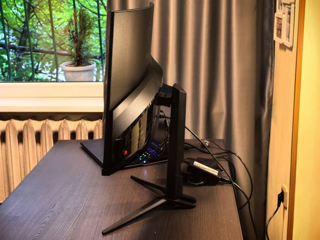 MSI MAG 321CUPDF: Геймърският портал към два свята – 4K реализъм и 320Hz скорост