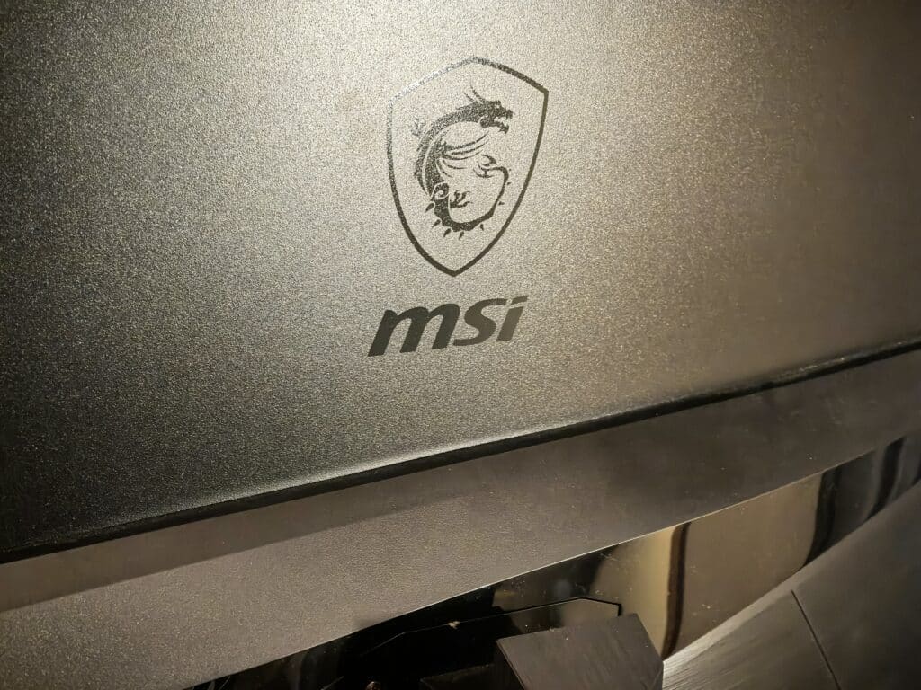 MSI MAG 321CUPDF: Геймърският портал към два свята – 4K реализъм и 320Hz скорост
