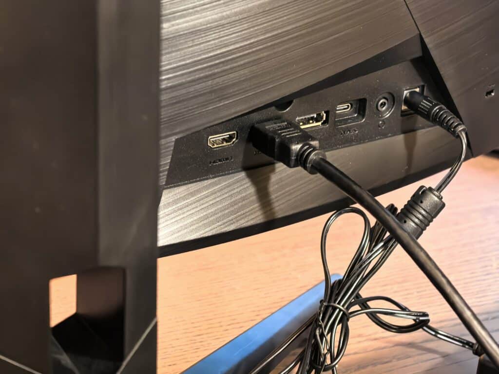 MSI MAG 321CUPDF: Геймърският портал към два свята – 4K реализъм и 320Hz скорост