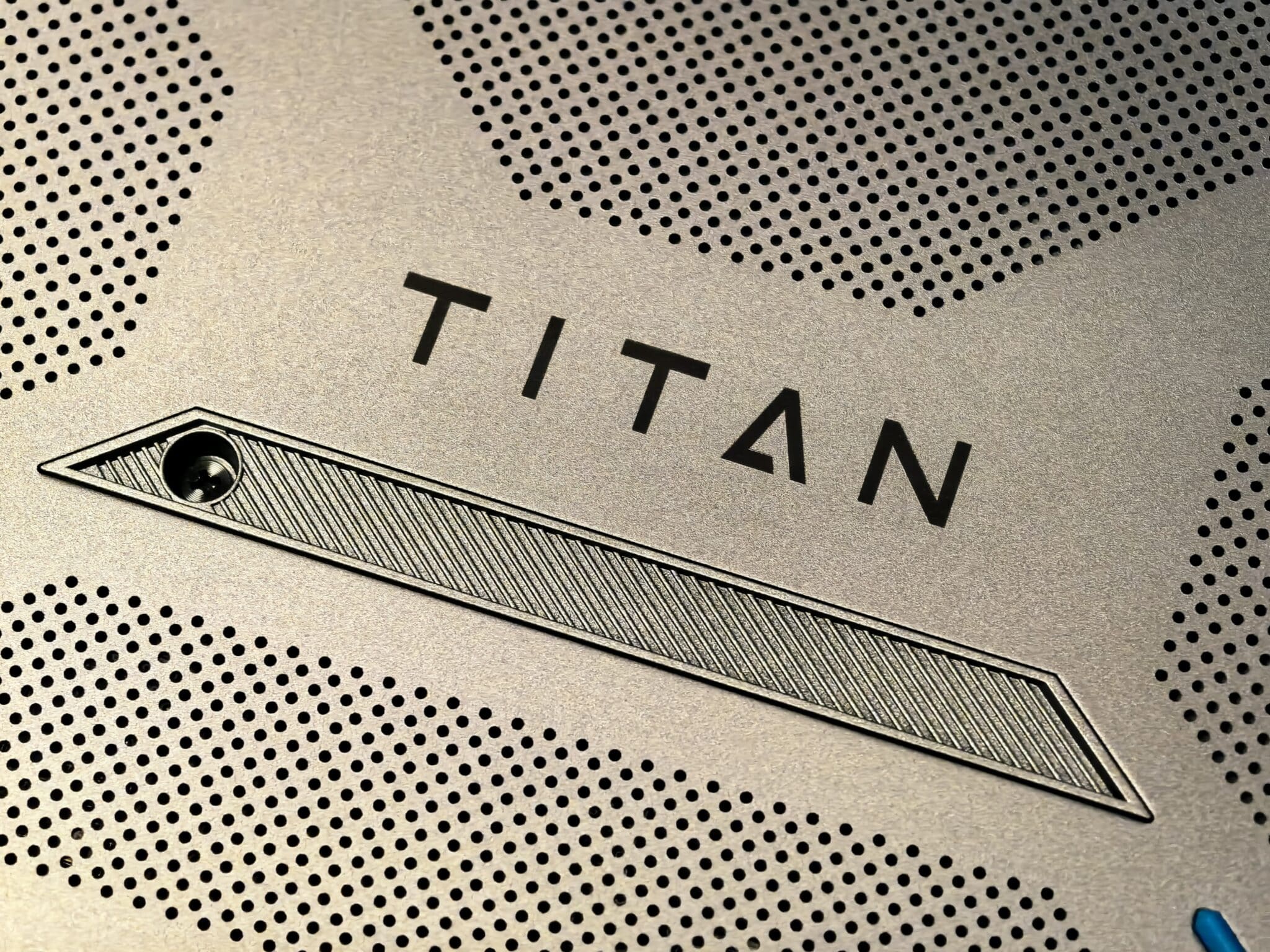 Titan, но не митология – MSI Titan 18 HX AI е реален и разрушава граници