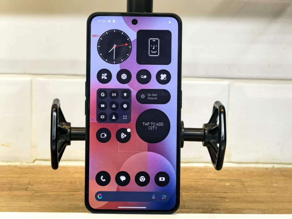 Нищо като това: Nothing Phone 3a Pro превзема сцената със светлини и стил