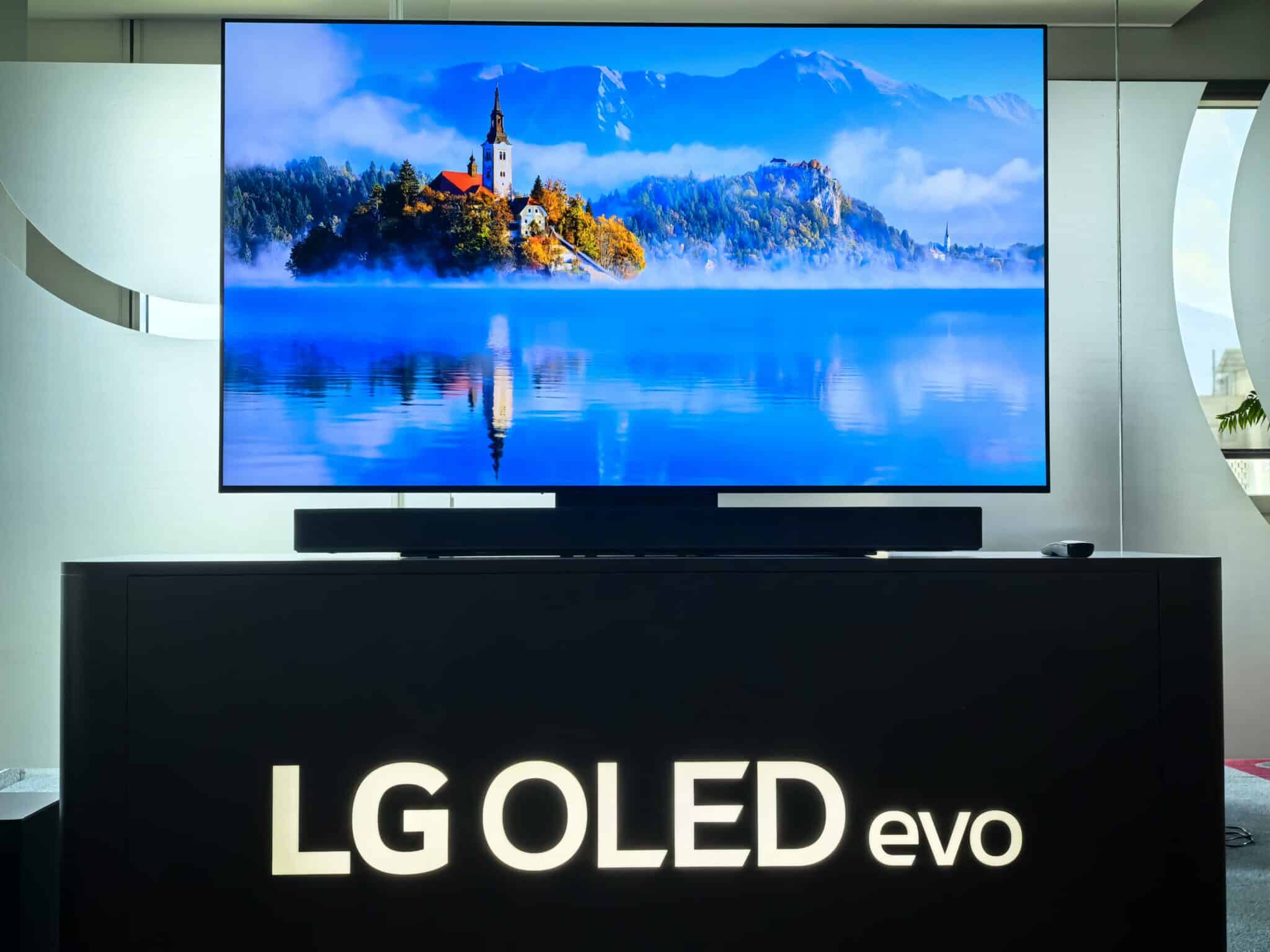 AI, 4K и нито един компромис: LG OLED55C51LA е новият златен стандарт