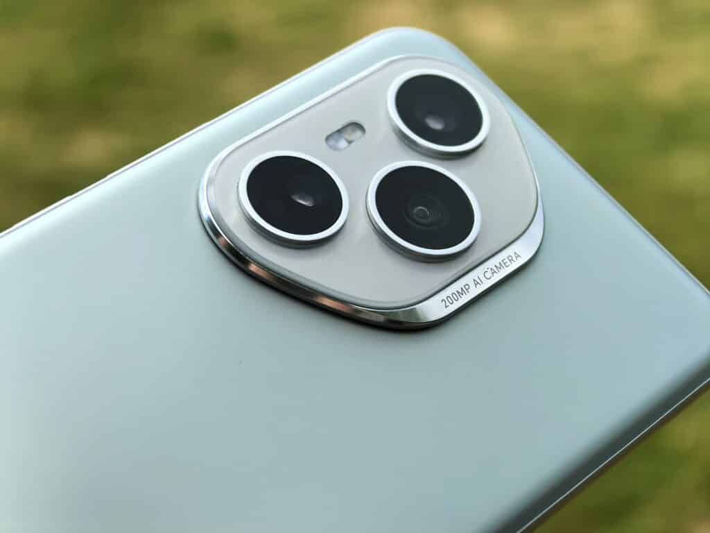 Honor 400 Pro: Телефон с камера за изложба, мозък на флагман и цена на разумен човек