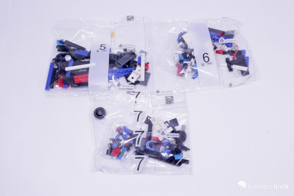 „Технология от тухлички“: LEGO Speed Champions 76922 e страст за фенове на BMW и инженерството
