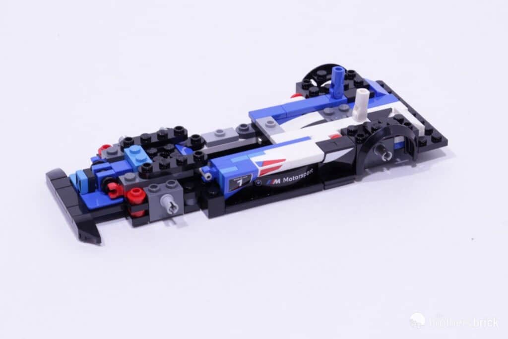 „Технология от тухлички“: LEGO Speed Champions 76922 e страст за фенове на BMW и инженерството