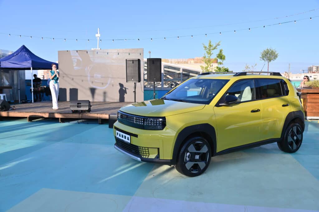 Grande Panda каца над София: новият Fiat дебютира с парти в облаците и обещание за бъдещето на градската мобилност