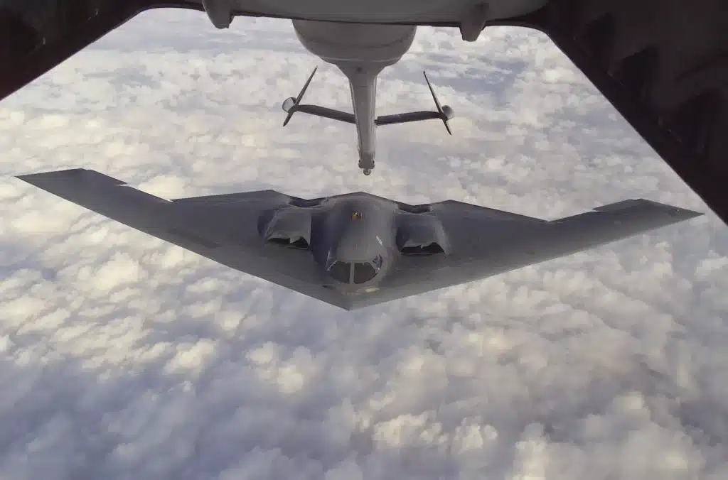 Как B-2 Spirit лети 44 часа без почивка и защо това е инженерно чудо на XXI век