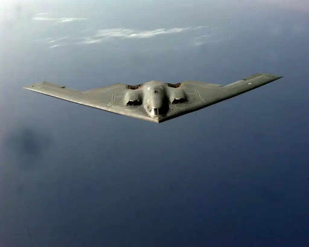 Как B-2 Spirit лети 44 часа без почивка и защо това е инженерно чудо на XXI век