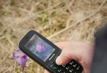 Panasonic представи новия функционален телефон KX-TF400 с рекордно дълга автономна работа