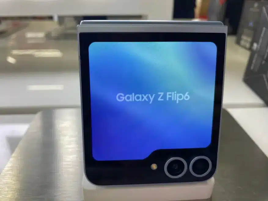 Samsung потвърди проблема с появата на черна линия в One UI 7 и предложи временно решение