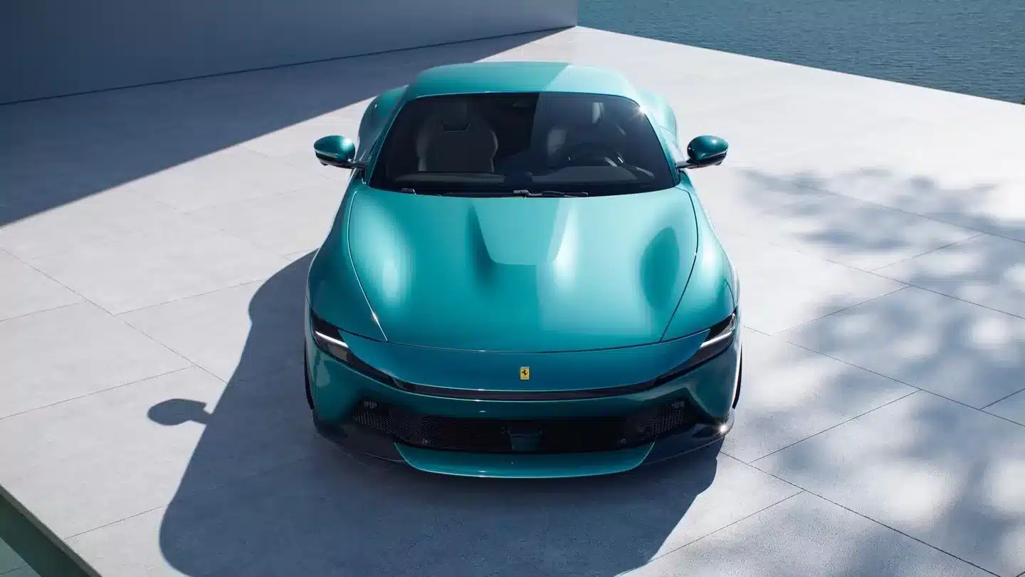 3,3 секунди до 100 км, V8 и три дисплея в салона: Ferrari представи суперколата Amalfi