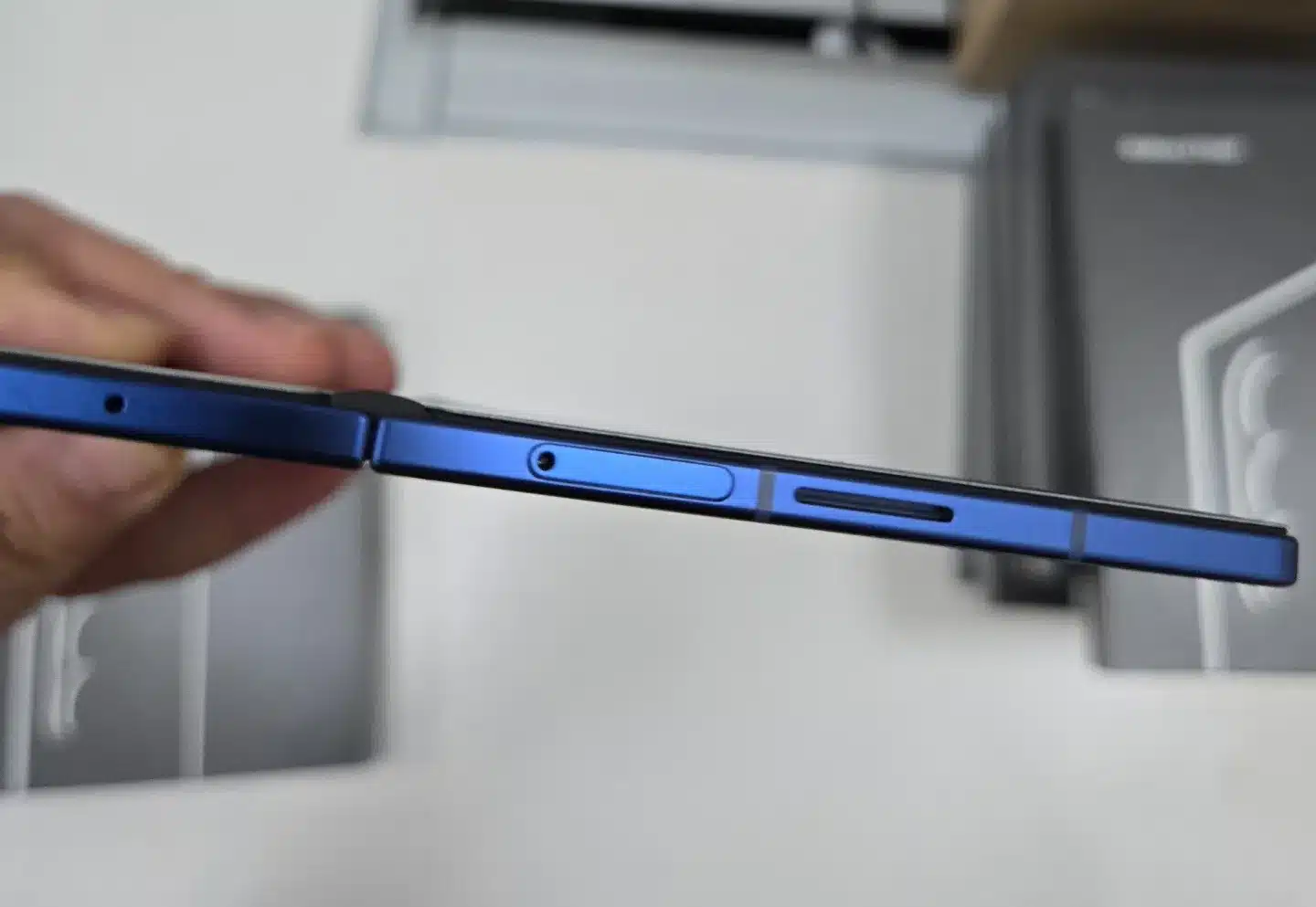 Изтекоха първи “живи“ снимки на Galaxy Z Fold 7