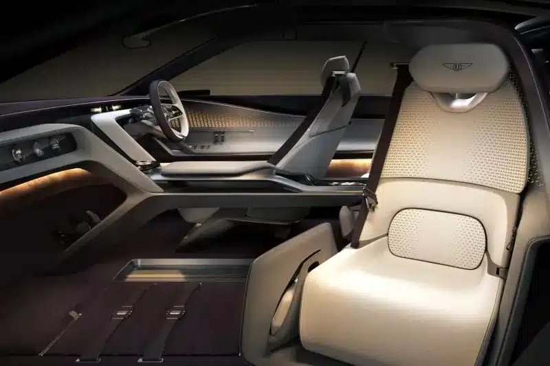 Bentley показа EXP 15 – луксозно триместно електрическо купе с дълъг преден капак