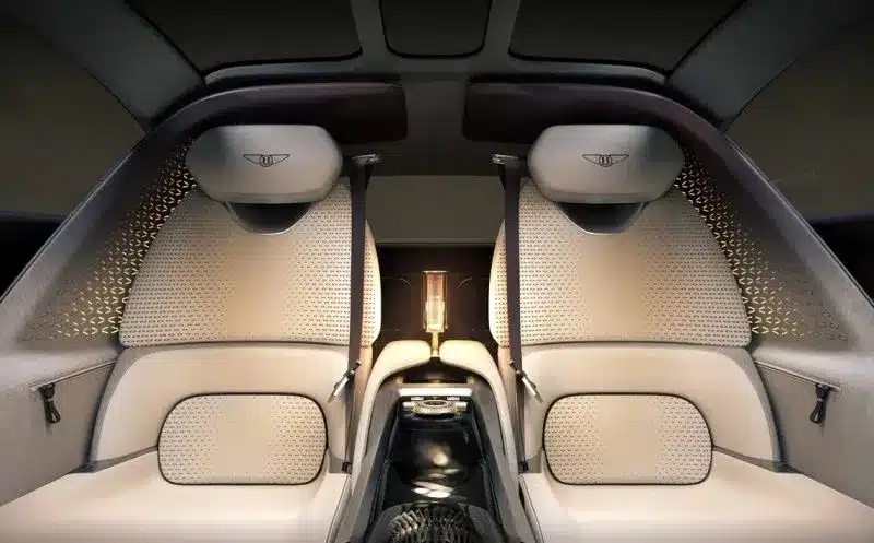 Bentley показа EXP 15 – луксозно триместно електрическо купе с дълъг преден капак