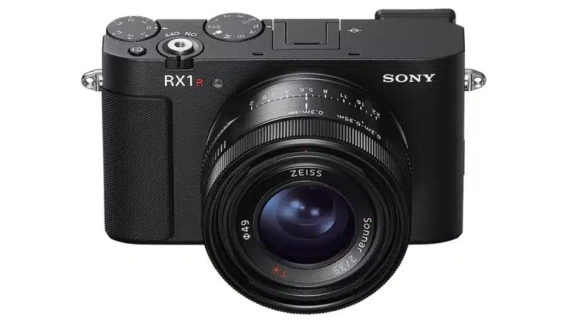 Sony представи компактния безогледален фотоапарат RX1R III с пълнокадров 61-мегапикселов сензор и несменяем обектив за 100