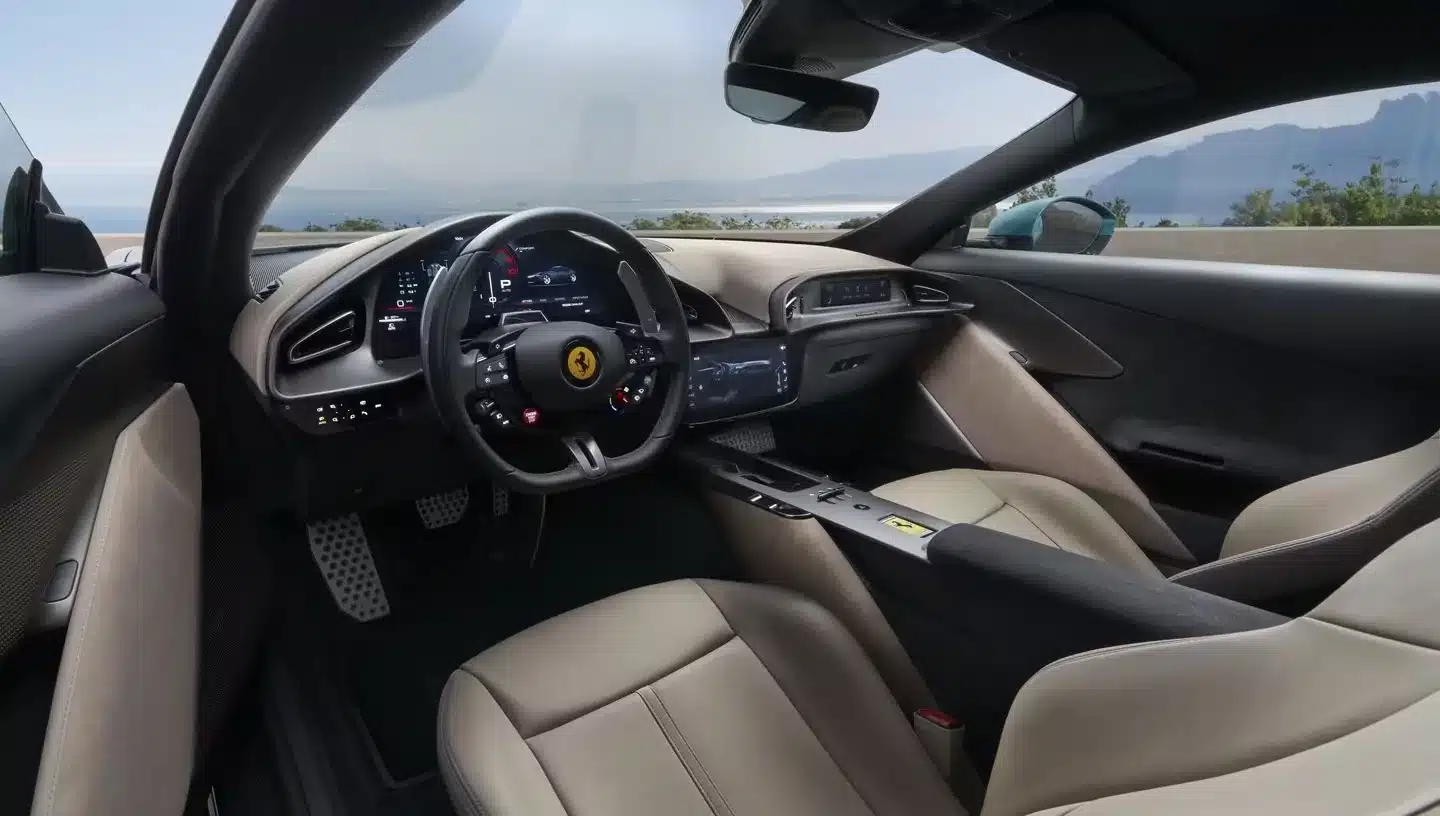 3,3 секунди до 100 км, V8 и три дисплея в салона: Ferrari представи суперколата Amalfi