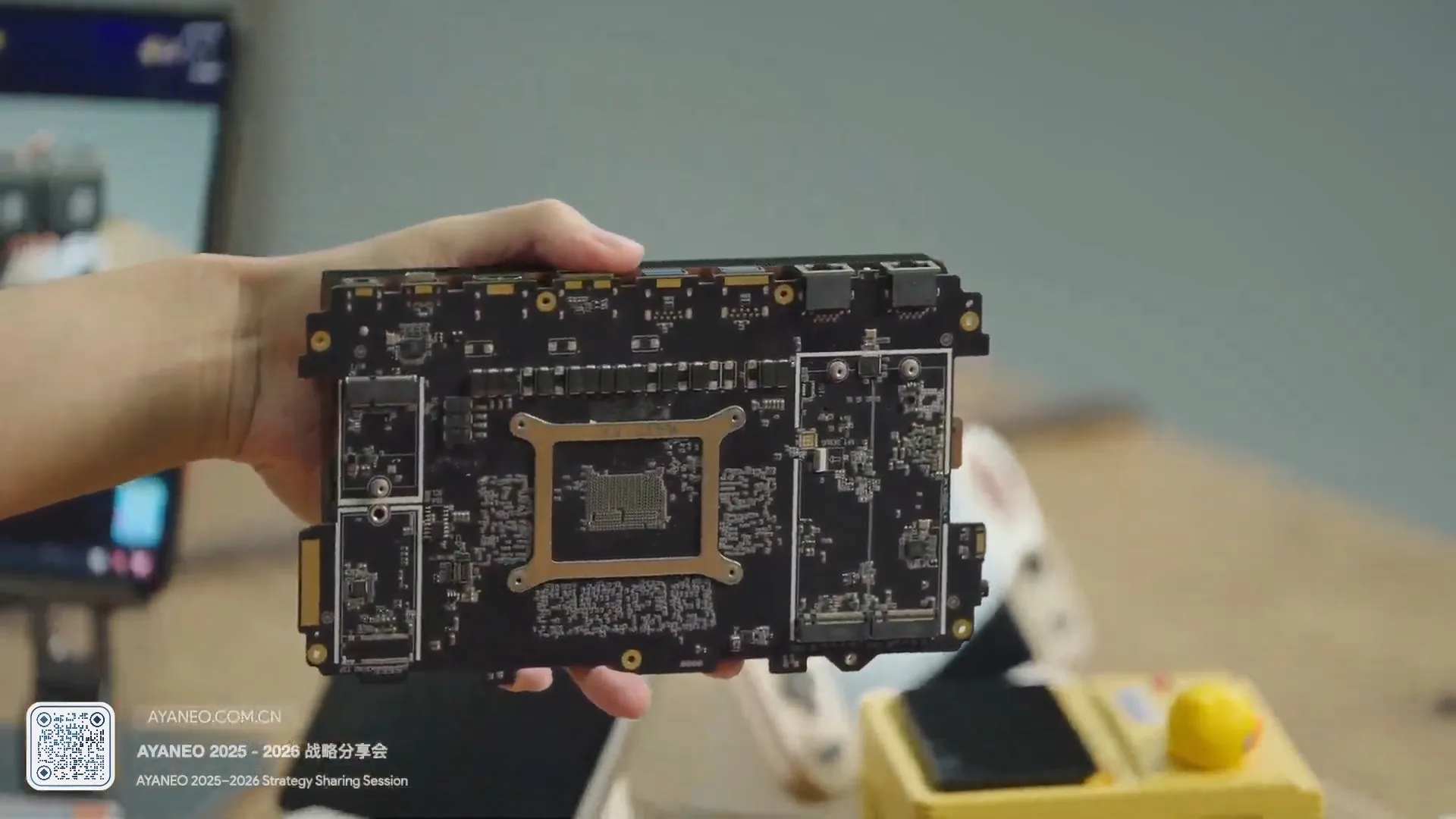 AyaNeo представи Next 2 – преносима гейминг конзола с Ryzen AI MAX+ 395, два вентилатора и вградена батерия